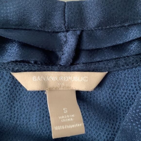 Banana Republic Womens Navy Sleeveless V-Neck Blouse S 100% Polyester - Picture 2 of 8